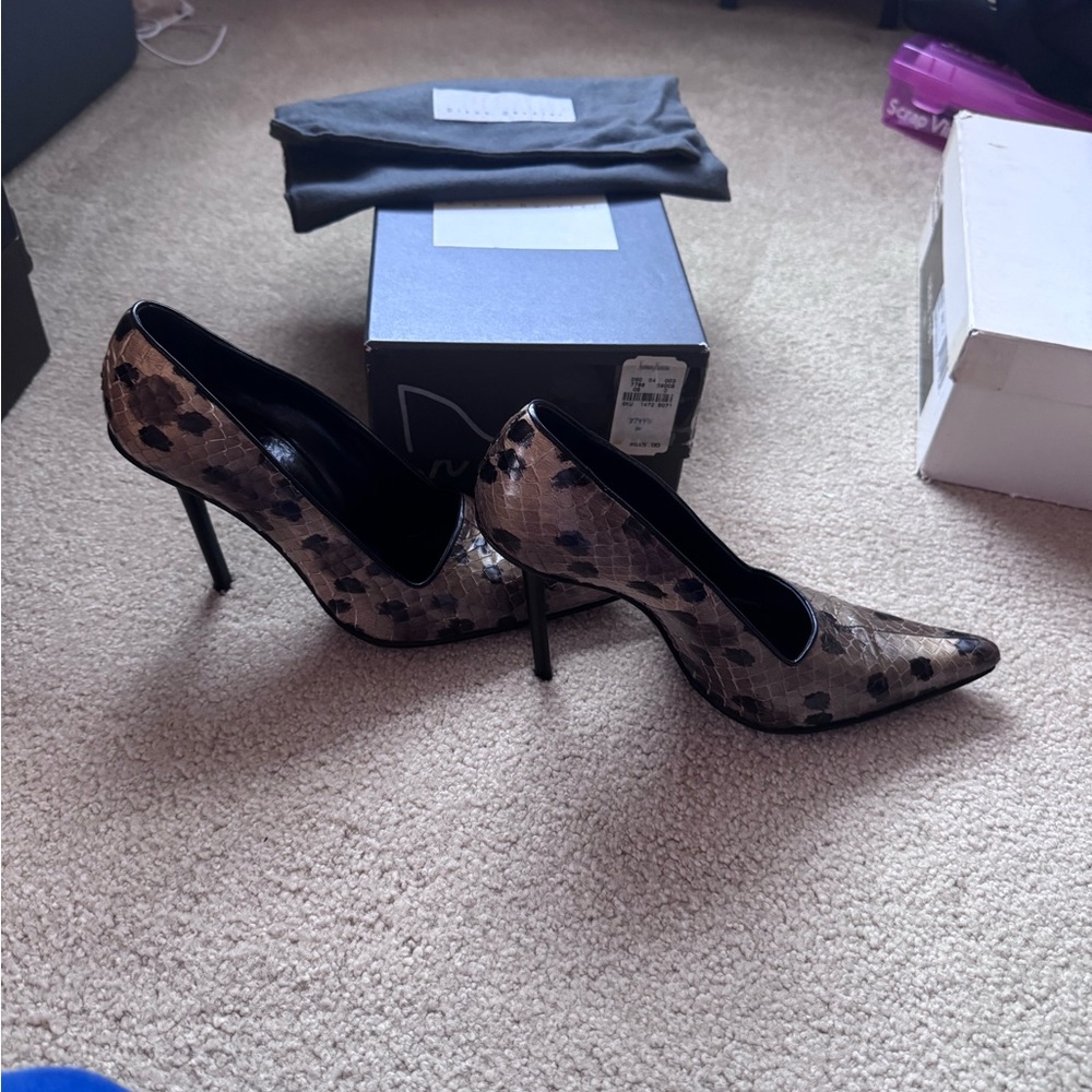 Nordstrom Cream and Black Heels Sleek Sophisticated Design - Picture 2 of 3
